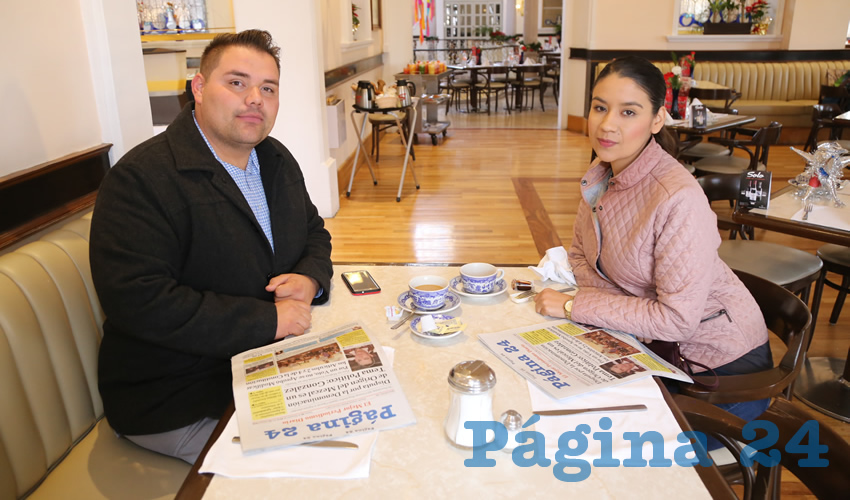 En Sanborns Francia desayunaron Omar Salom&oacute;n Legaspi Dur&aacute;n y Sarah&iacute; Legaspi Dur&aacute;n, que nos visitan de Zacatecas