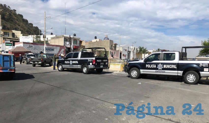Aprovechando la oscuridad de la madrugada, alrededor de 70 policías zapopanos, estatales y agentes de Movilidad cerraron la avenida Las Torres para ingresar maquinaria y comenzar con los trabajos de ampliación y pavimentación de la vialidad, pisoteando lo ordenado desde 2011 por tribunales federales/Fotos: Cortesía