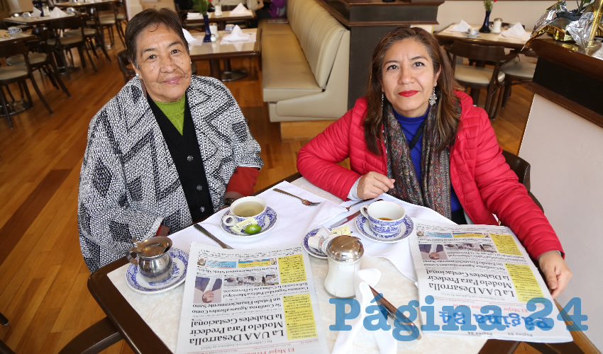 En Sanborns Francia desayunaron Blandina Damián Sandoval y Rocío Granados Damián, que nos visitan de la Ciudad de México