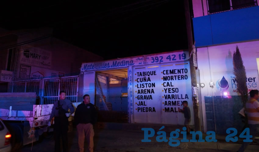 Los uniformados fueron atrapados luego de que el afectado les entregara el dinero afuera de su negocio, en el fraccionamiento J. Guadalupe Peralta