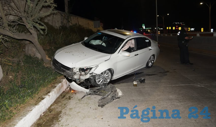 La loca carrera y la parranda de José Sandoval Marín, terminaron al estrellar su auto contra un huizache, en el bulevar Adolfo Ruiz Cortines