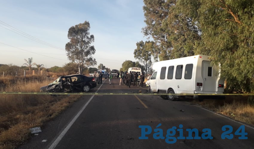 As&iacute; quedaron el autom&oacute;vil y el peque&ntilde;o cami&oacute;n, tras colisionar sobre la carretera estatal 43