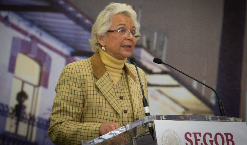 Olga Sánchez Cordero, secretaria de Gobernación durante la ceremonia en la cual el Estado Mexicano le pidió una disculpa a Lydia Cacho, por la violación de sus derechos humanos cuando fue arrestada tras la publicación de su libro