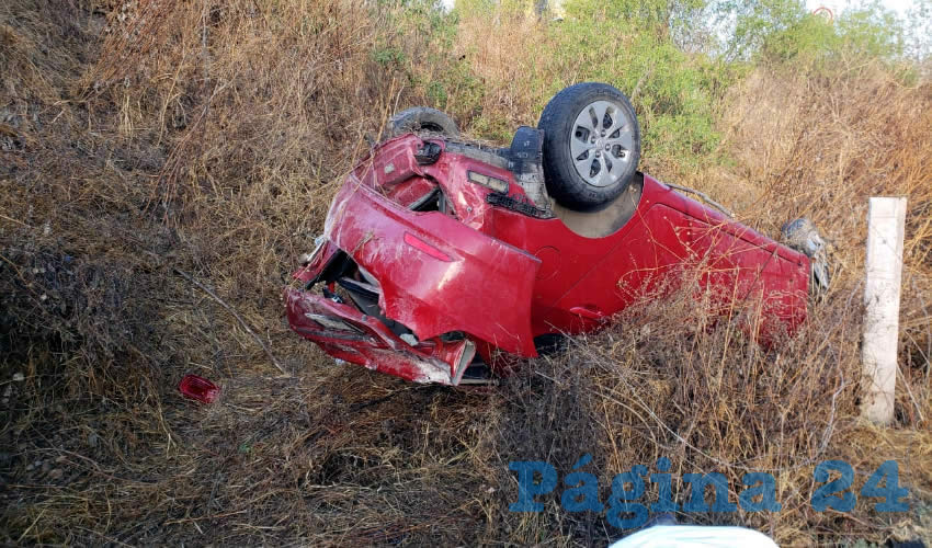 El veloz automóvil se accidentó en la carretera estatal 42, al sur del estado
