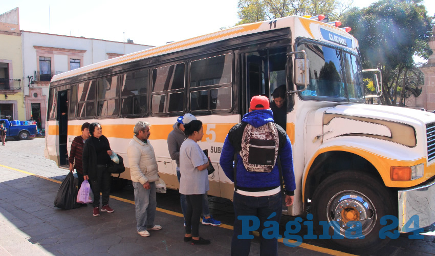 Las rutas de transporte público que han modificado su recorrido es la 8, que ingresa al Centro Histórico después de recorren la comunidad de El Jaralillo, y las colonias Colinas del Padre, la Central Camionera y vías de circulación importantes como la Avenida Reyes Heroles y la Avenida San Marcos para continuar su camino hasta Bracho (Foto Rocío Castro Alvarado)