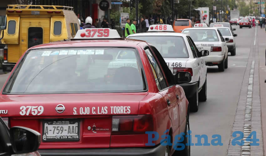 Taxistas no han parado de trabajar a pesar del desabasto de combustible en el estado