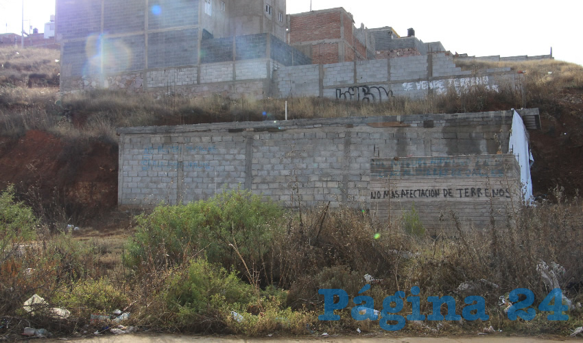 Esta medida implementada en Zacatecas desde hace algunos años, obliga a los propietarios de terrenos o lotes a mantenerlos en perfectas condiciones, de lo contrario podrían ser acreedores a multas que por lo general van de los 50 a los 60 salarios mínimos, esto de acuerdo a lo estipulado en cada municipio (Foto Rocío Castro Alvarado)