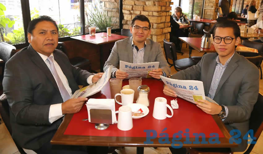 En Las Antorchas desayunaron el abogado Leobardo Contreras Moreno, Jorge Contreras Martínez y Luis Contreras Martínez