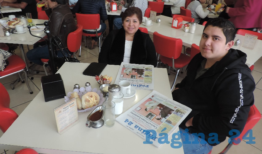 En el restaurante Mitla desayunaron Juana G&oacute;mez de Rangel y Eduardo Rangel G&oacute;mez