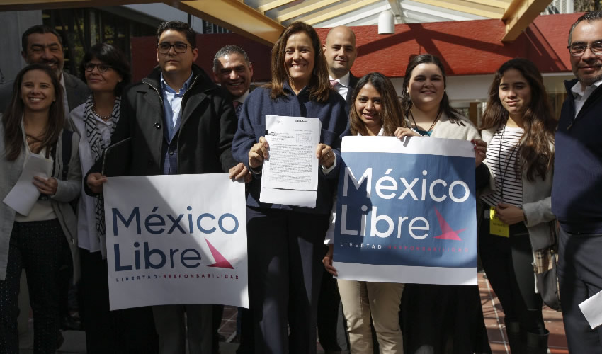 Ciudad de México.- Margarita Zavala, ex candidata a la presidencia de México, registró este lunes a su asociación Libertad y Responsabilidad Democrática (Libre) ante el Instituto Nacional Electoral (INE) con el fin de que se convierta en un partido político. La exprimera dama acudió a la Oficialía de Partes de la Dirección Ejecutiva de Partidos Políticos del INE para formalizar el procedimiento y aclaró que el partido que busca formar no es para ir en contra del actual Gobierno ni en contra de algún partido. Señaló que tampoco esta construyendo una posible candidatura presidencial con miras al 2024 (Foto: Moíses Pablo/Cuartoscuro)