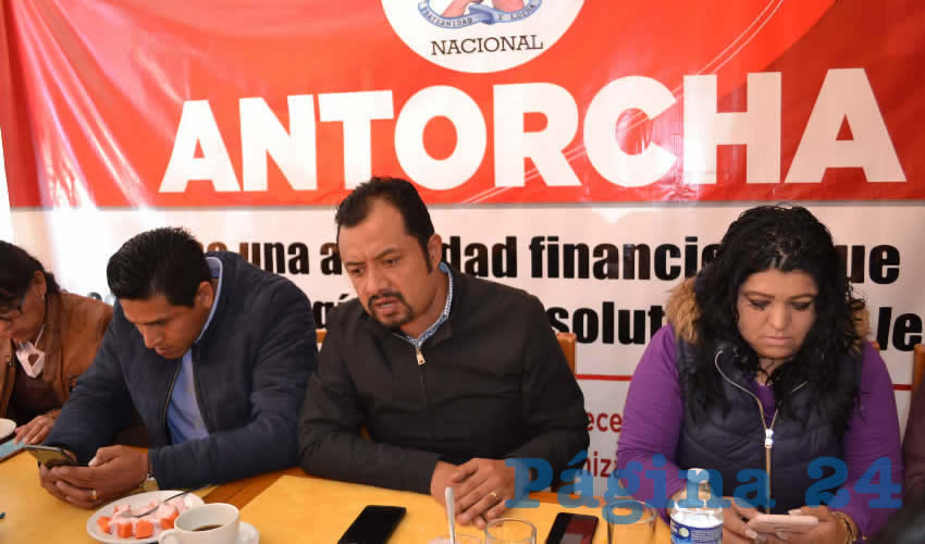 En conferencia de prensa, Osvaldo Ávila Tizcareño, líder estatal del antorchismo, sostuvo que desde el inicio del actual gobierno federal, están ante una “embestida” en la que se ha tratado de desprestigiar la labor de la organización (Foto Merari Martínez)