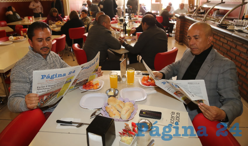 En el restaurante Mitla almorzaron el exdiputado local Javier Gallegos Chavarría y Salvador Aguirre Rivera