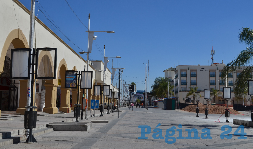 En la Explanada de Expoplaza se realiza una remodelación para mejorar la movilidad de los feriantes