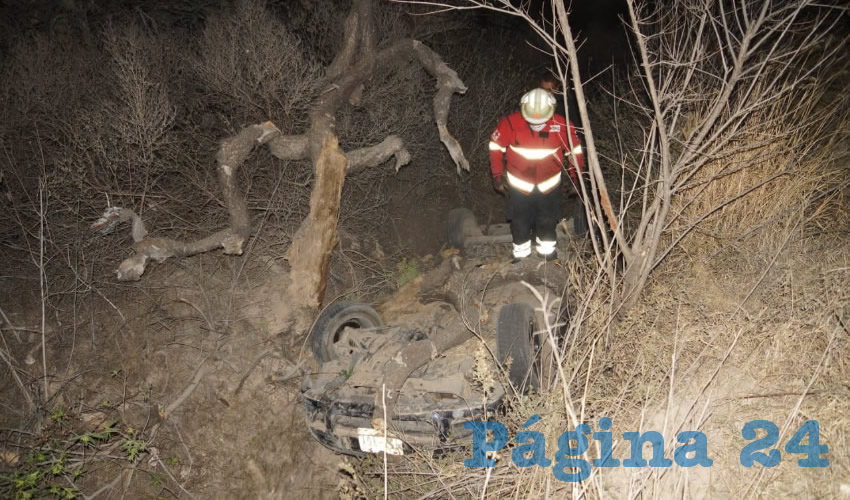 El carro se accident&oacute; en la carretera estatal 42