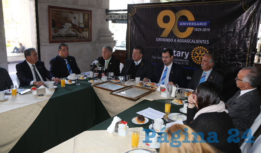 Rueda de prensa del Club Rotario (Foto: Eddylberto Lu&eacute;vano Santill&aacute;n)