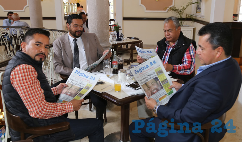 En Sanborns Francia departieron Alejandro de la Cruz Ponce, David Alejandro de la Cruz Guti&eacute;rrez, secretario general del Comit&eacute; Ejecutivo Estatal de Morena; Juan Antonio Pedroza Valadez y Juan Manuel Anaya Villalpando