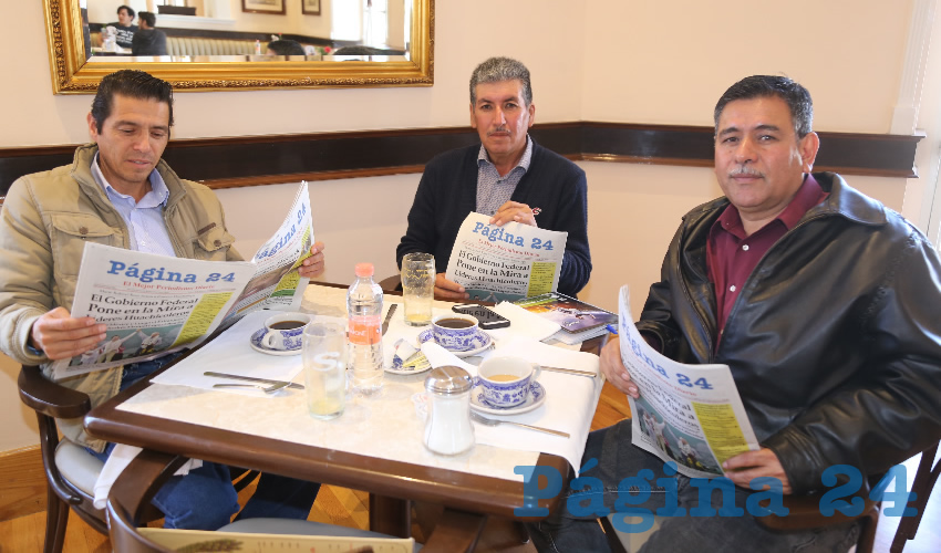 Sabas Franco T&eacute;llez Vargas, &Aacute;ngel Llamas Collazo, presidente del Comit&eacute; Directivo Municipal del PRI en Asientos; y Pedro P&eacute;rez G&oacute;mez, dirigente del Movimiento Antorchista en Aguascalientes; se reunieron en Sanborns Francia