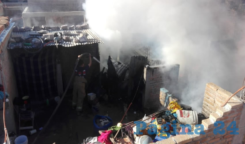Una infante sufrió quemaduras en sus manos, el arder en llamas la casa situada en la calla San Lorenzo, comunidad El Chaveño, en Jesús María