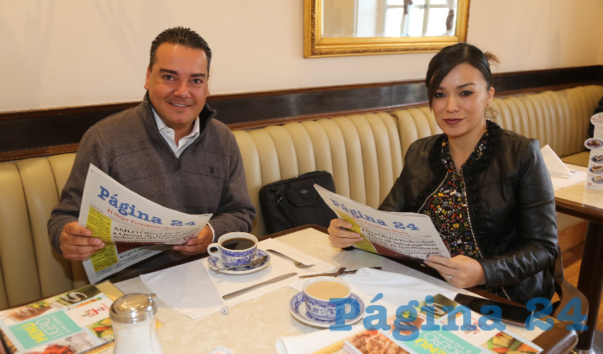 En Sanborns Francia compartieron el primer alimento del d&iacute;a H&eacute;ctor Anaya P&eacute;rez y Anabel Villalobos