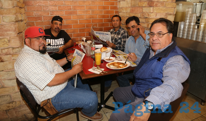 En Las Antorchas almorzaron Nicol&aacute;s Leandro, Jos&eacute; Guadalupe Sol&iacute;s Ayala, Roberto Valenzuela Corral, Daniel L&oacute;pez Ponce y Jos&eacute; Salvador Palacio Rivera