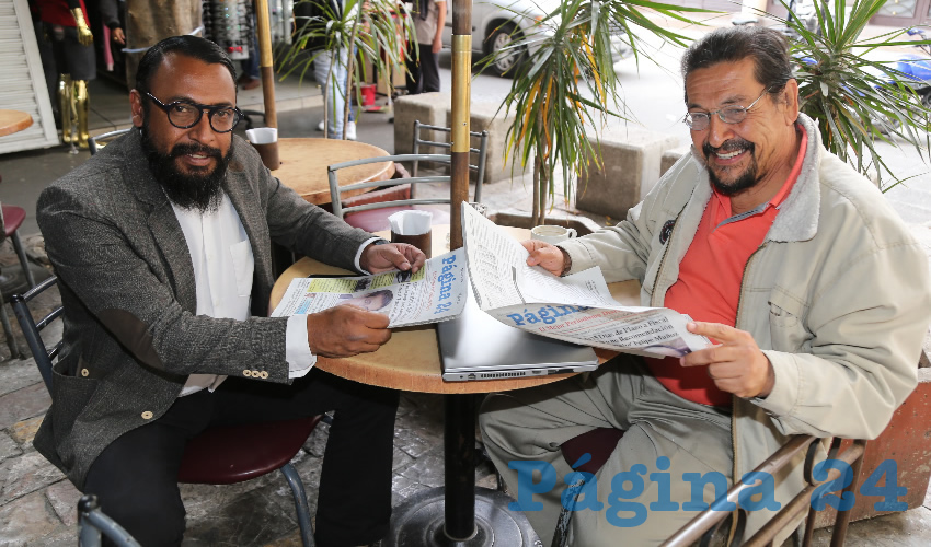En Café del Codo departieron Andrés Vázquez Gloria, artista plástico; y J. Concepción Macías Candelas, director de teatro