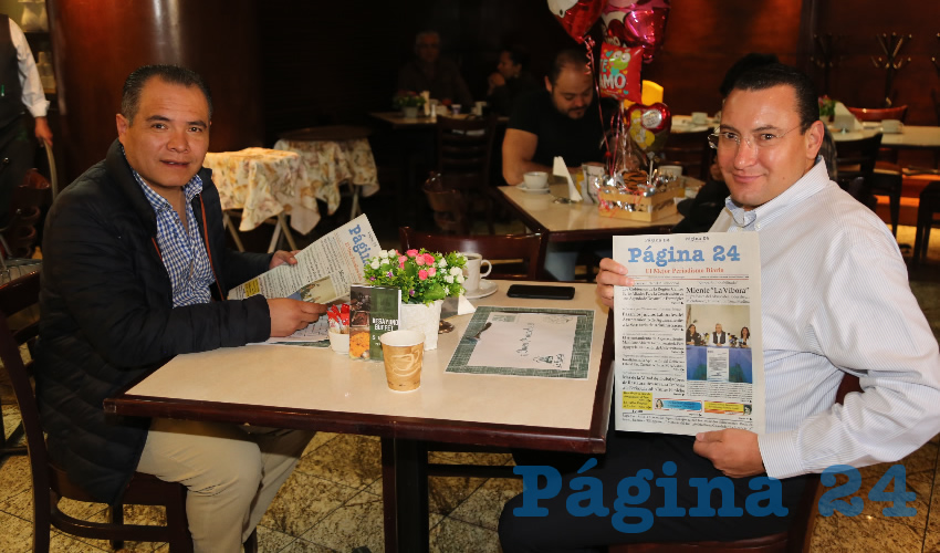 En el restaurante La Rueda del Hotel Quality Inn desayunaron David Romo Garza y Paulo Martínez López, titular de Desarrollo Social
