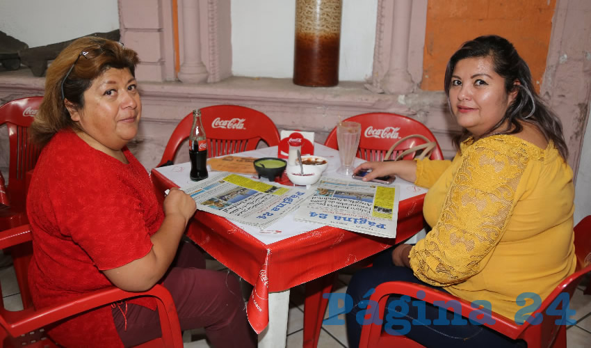 En Gorditas La Merced compartieron el primer alimento de la mañana María de la Luz Rivera de la Vega e Isabel Díaz Ramírez
