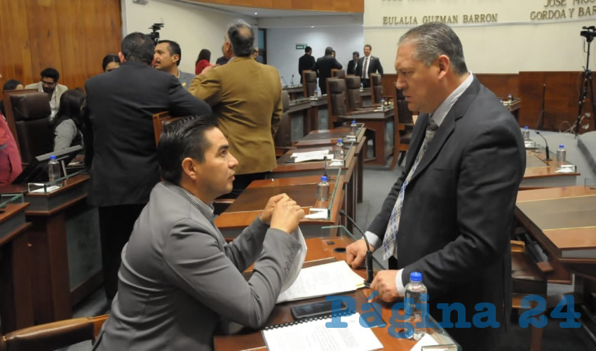 La sesión ordinaria del Congreso del Estado fue suspendida porque no se contaba con el número de diputados establecidos en las leyes y reglamentos, que estipulan tienen que ser la mitad más uno, es decir 16 de los 30 legisladores (Foto Rocío Castro Alvarado)