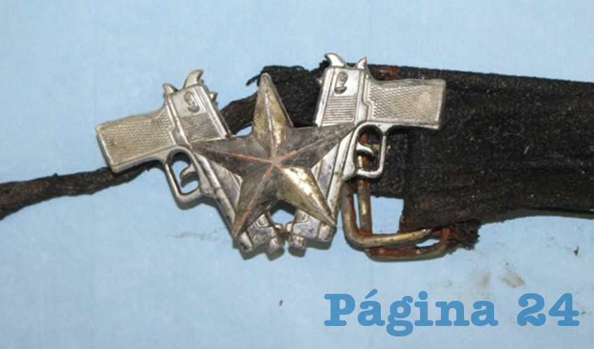 La hebilla que portaba el cuerpo que fue encontrado en la Presa de la Virgen