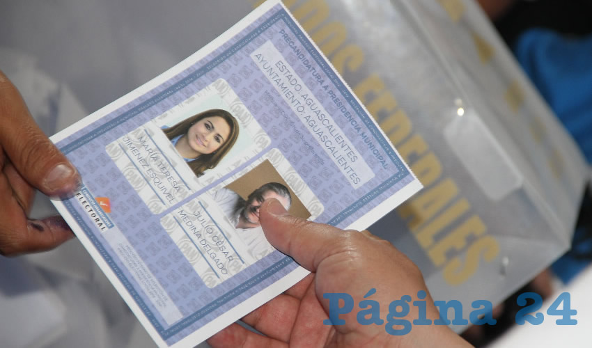 Fueron llegando diputados locales, federales, senadores y cerca de las 3:00 de la tarde el gobernador, quien desmintió de manera tajante que hubiera habido “compra de votos”, como comenzó a circular en redes sociales