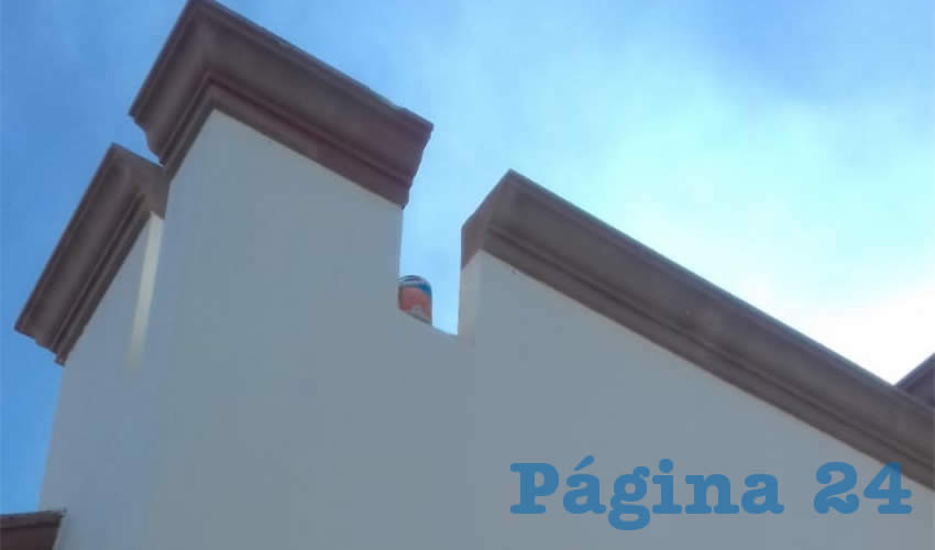 Los Badillo pintaban la fachada de este domicilio, en el fraccionamiento residencial San Gerardo