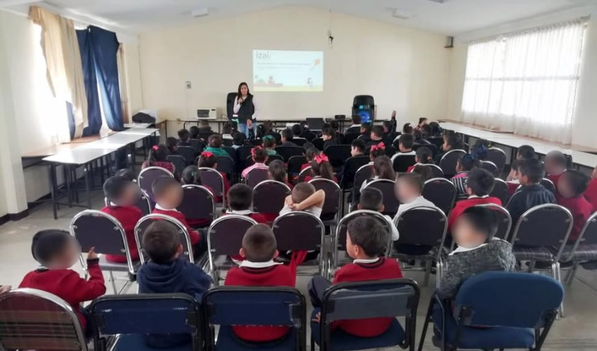 Sólo el 45% de los menores clasifica como privada su información en redes sociales: IZAI
