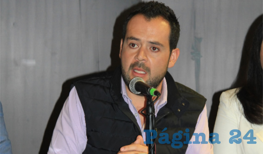 Ulises Mejía Haro, presidente municipal de Zacatecas, declaró que es lamentable el hecho ocurrido el pasado domingo en La Alameda, en donde dos menores mataron a balazos a un hombre: “Es lamentable que niños de 14 y 15 años de edad estén prácticamente portando armas cuando deberían de estar en su casa” (Foto Rocío Castro)