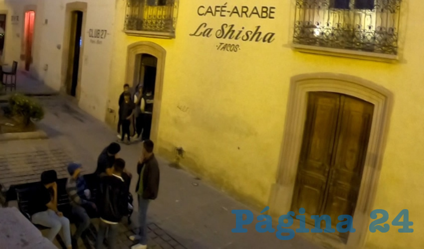 En esta zona existen establecimientos que trabajan con el giro comercial de café o restaurante que permiten la venta de bebidas alcohólicas como acompañamiento de los alimentos (Foto Rocío Castro Alvarado)