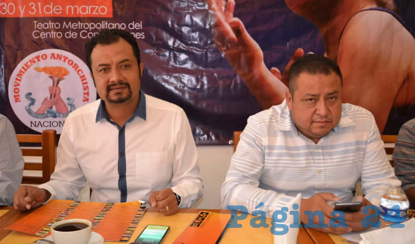 En conferencia de prensa, Osvaldo Ávila Tizcareño, líder estatal de la organización Antorcha Campesina (Foto Merari Martínez Castro)