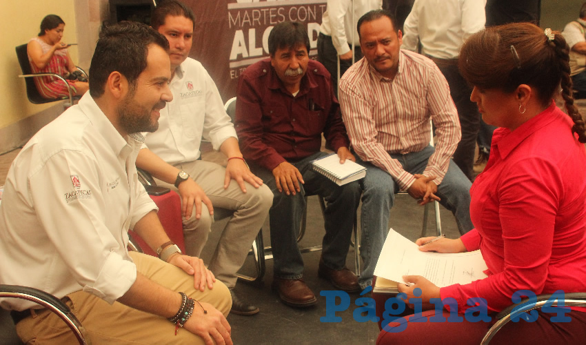 Personal encargado de la organización subrayó que en las audiencias públicas el alcalde Mejía Haro atiende personalmente las quejas, solicitudes e inquietudes de la población.