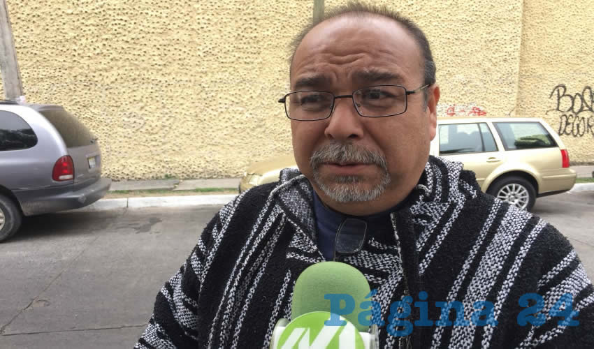 “Mientras no se apruebe un nuevo programa nos condenan a respirar un aire envenenado”, criticó Jaime Aldrete, presidente de los Talleres Acreditados, tras exigir que al menos el gobernador Enrique Alfaro y sus diptados apliquen la ley vigente para garantizar un medio ambiente saludable, pues el mandatario ya “le dijo a la gente que no afinara hasta julio”/Foto: Archivo Página 24