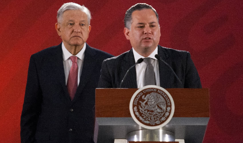 Ciudad de México.- Andrés Manuel López Obrador, presidente de México, y Santiago Nieto, titular de la UIF (Foto: Galo Cañas/ Cuartoscuro)