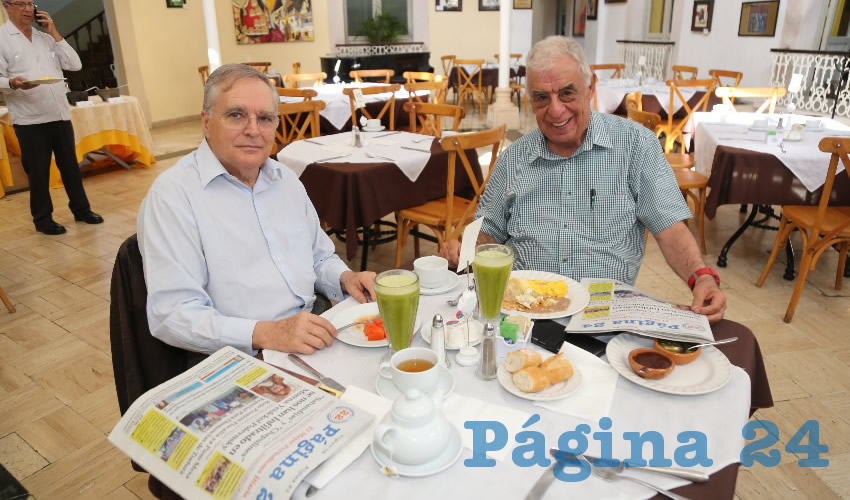 Miguel Romo Medina, exsenador de la Rep&uacute;blica; y Gilberto Calder&oacute;n Romo compartieron el pan y la sal en el restaurante Gran Hotel Alameda