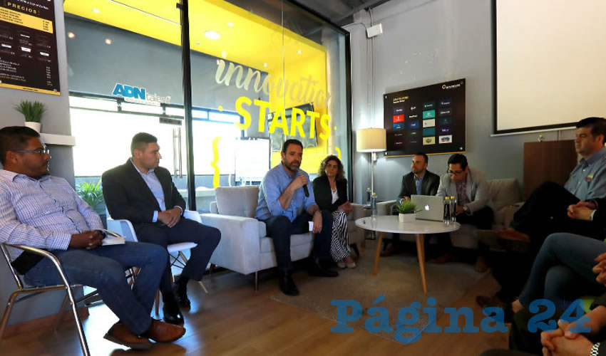 Visita mandatario instalaciones de Startcups, la cual se dedica a incubar y acelerar nuevas empresas
