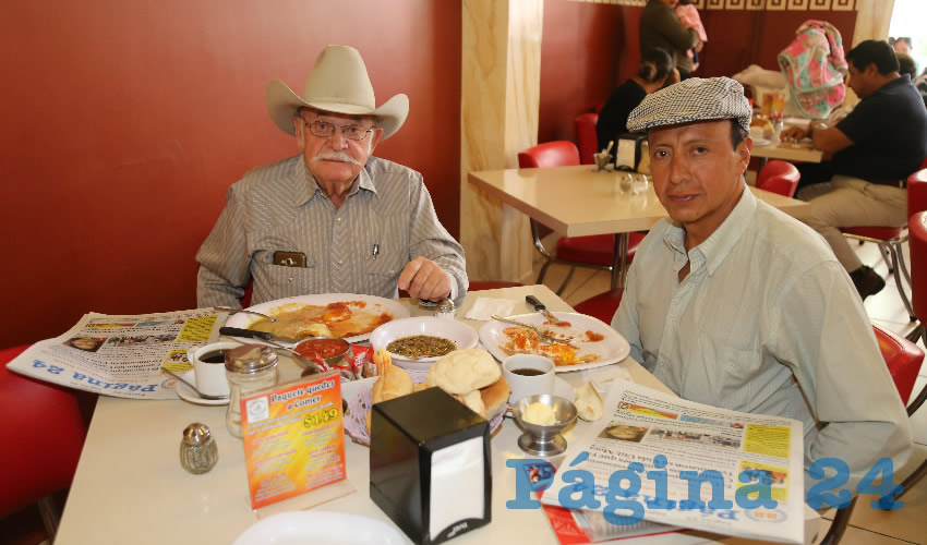 En el restaurante Mitla desayunaron Fernando Topete Ceballos y Luis Alan Paredes, periodista taurino de Ecuador
