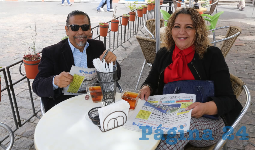 En Caf&eacute; Catedral departieron Rub&eacute;n Hern&aacute;ndez Rodr&iacute;guez y Adriana Hurtado Flores