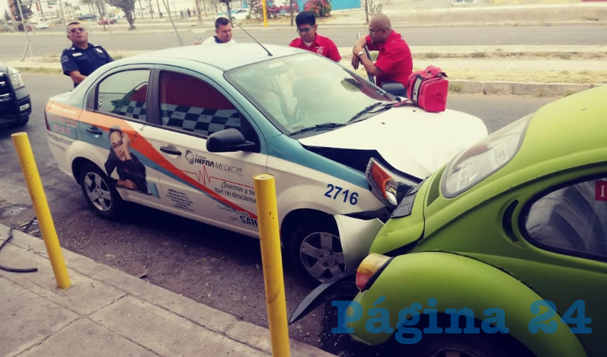 Un empleado de Infra Médico provocó el doble choque, en avenida Siglo XXI, en el fraccionamiento Pintores Mexicanos
