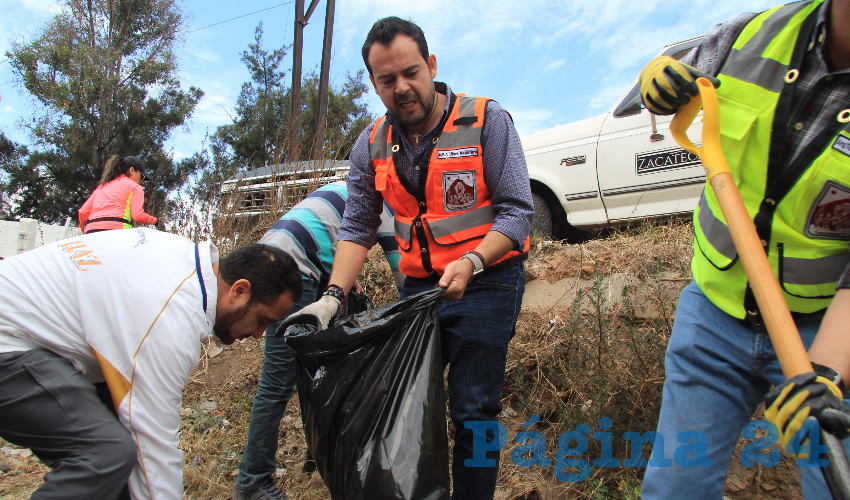 Este reto se ha hecho viral por todo el país, principalmente por ciudadanos que limpian algunas áreas verdes, ríos o presas, y presumen este logro por medio de las redes sociales (Foto Rocío Castro Alvarado)
