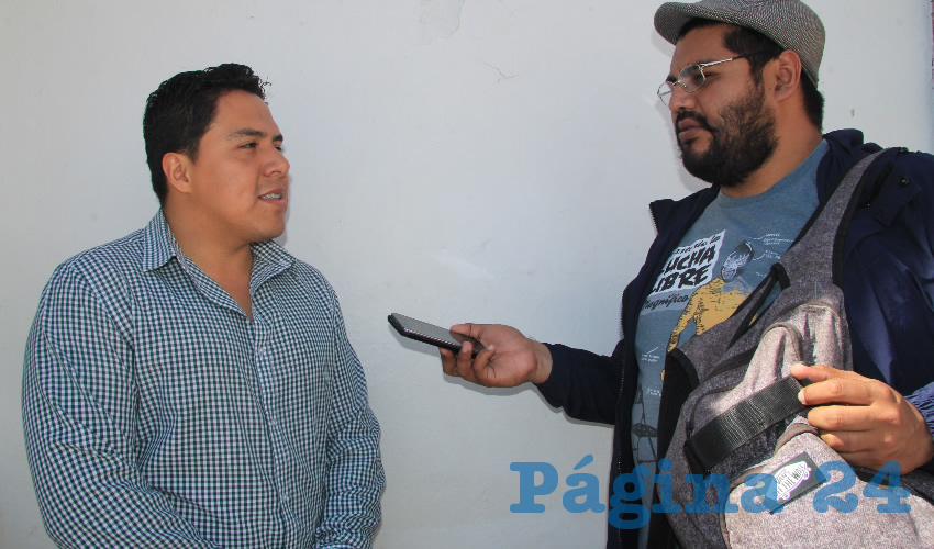 Josué Hernández Huerta, integrante de un grupo de ciudadanos que promueven la reforestación en el Eco Parque Centenario (Foto Rocío Castro Alvarado)