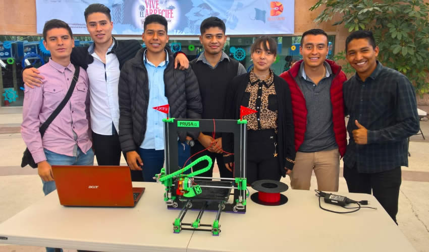 15 alumnos y dos profesores de distintas carreras aportaron sus conocimientos pasando del ámbito teórico al práctico
