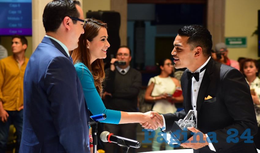 La alcaldesa de Aguascalientes encabezó la Sesión Extraordinaria de Cabildo en la que se entregaron el Premio Municipal de la Juventud y el Premio Municipal al Mérito Deportivo