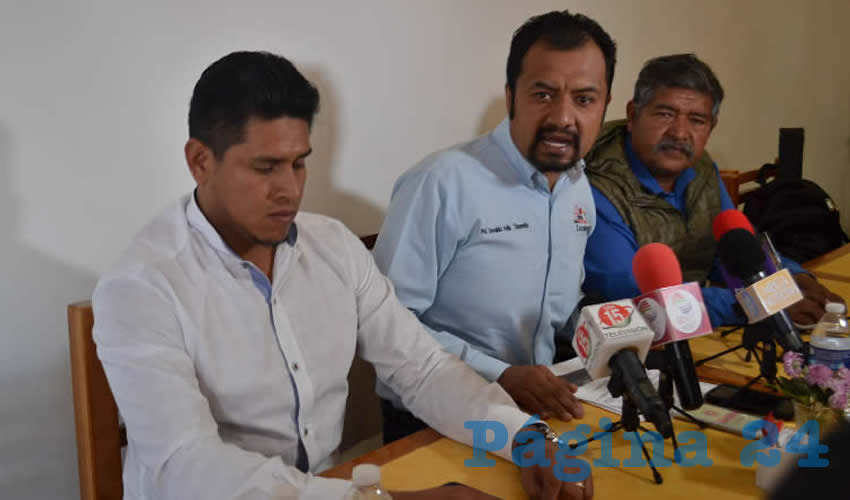 Osvaldo Ávila Tizcareño y miembros de la organización denunciaron la agresión de policías del municipio de Guadalupe que es gobernado por Julio César Chávez Padilla, por lo que anunciaron una manifestación que se llevará a cabo la próxima semana en el ayuntamiento de La Villa (Foto: Merari Martínez)