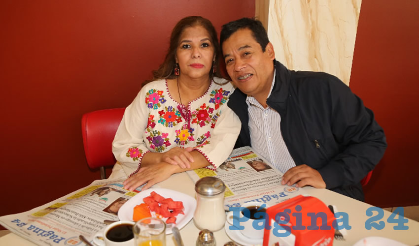 En el restaurante Mitla desayunaron Beatriz Mart&iacute;nez Briones y Jes&uacute;s Garc&iacute;a Nev&aacute;rez