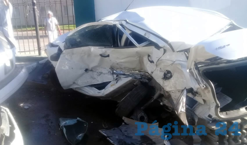 Totalmente destruido quedó el automóvil Ford Figo